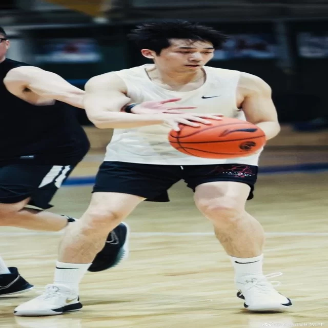 田径接力阵容分析：年轻化战略与第66组的启示