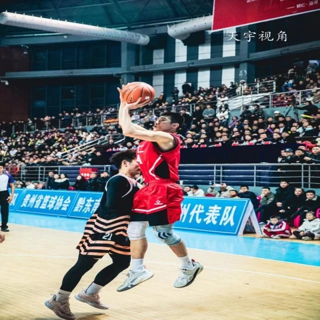 战术视角解析体育产业热点，第70组深度探讨
